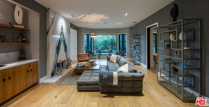 Interior, Living room, Pendant Lights, Recessed Lighting, Wood Texture Flooring