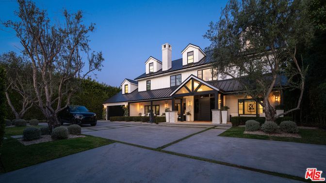 Exterior, Facade, Tudor Revival
