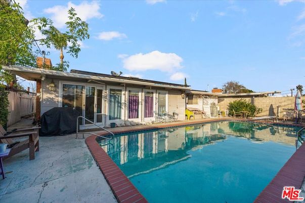 Exterior, Pool