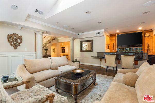 Chandelier, Dining room, Interior, Living room, Recessed Lighting, Wood Texture Flooring