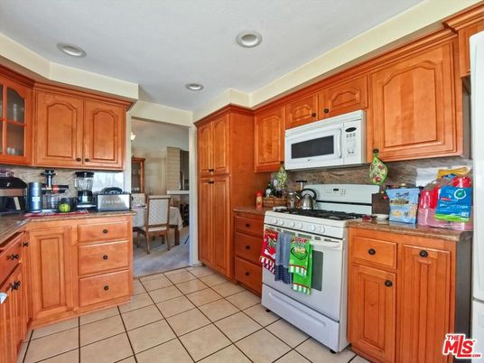 Dining room, Interior, Kitchen, Recessed Lighting