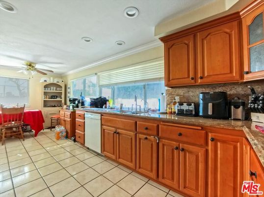 Dining room, Interior, Kitchen, Recessed Lighting