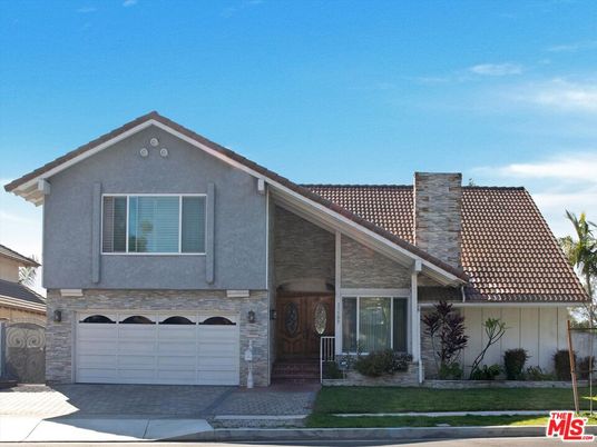 Attached, Exterior, Facade, Mediterranean