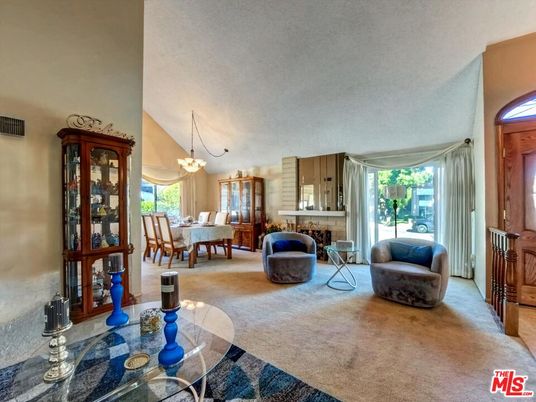Chandelier, Dining room, Interior, Living room