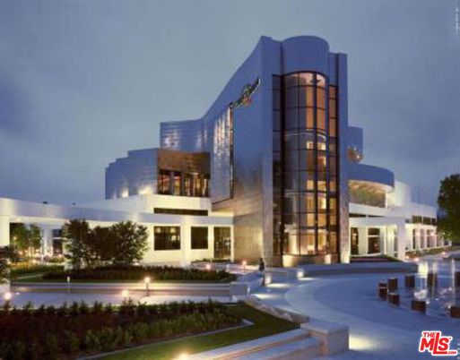Backyard, Exterior, Facade, Modern