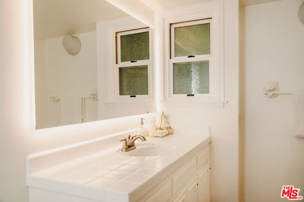 Bathroom, Interior, Tile Countertops