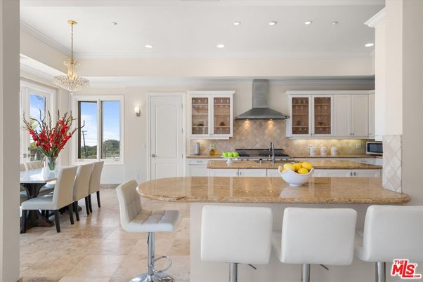 Chandelier, Dining room, Interior, Kitchen, Recessed Lighting, Stainless Steel Appliances