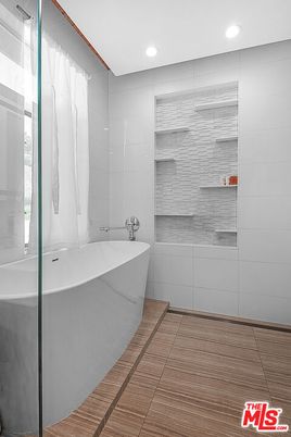 Bathroom, Free Standing Baths, Glass Shower, Interior, Recessed Lighting