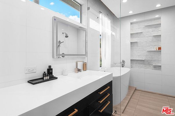 Bathroom, Dual Sink Vanities, Free Standing Baths, Glass Shower, Interior, Recessed Lighting