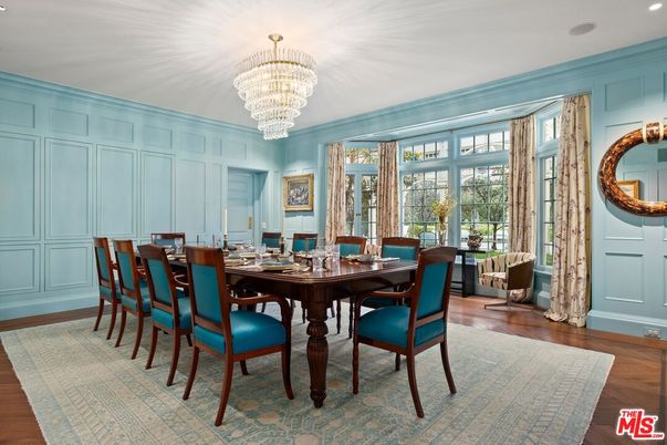 Chandelier, Dining room, Interior, Recessed Lighting, Wood Texture Flooring