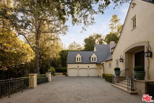Attached, Exterior, Facade, Tudor Revival