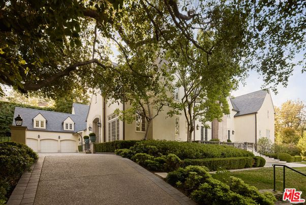 Attached, Backyard, Exterior, Facade, French Provincial