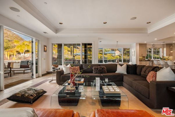 Interior, Living room, Pendant Lights, Recessed Lighting