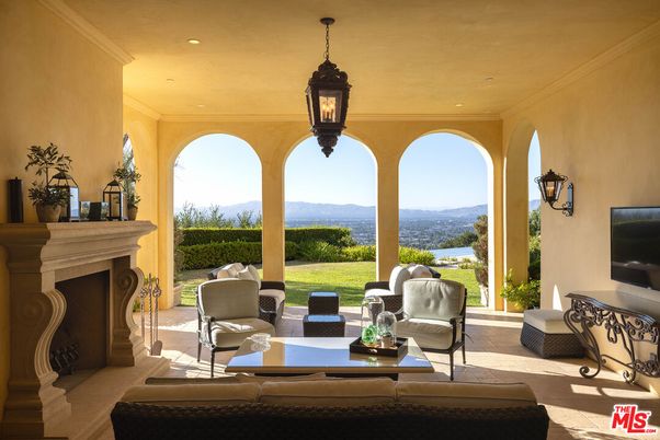 Fireplace, Interior, Recessed Lighting