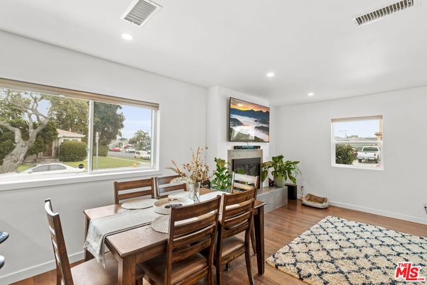 Dining room, Fireplace, Interior, Recessed Lighting, Wood Texture Flooring