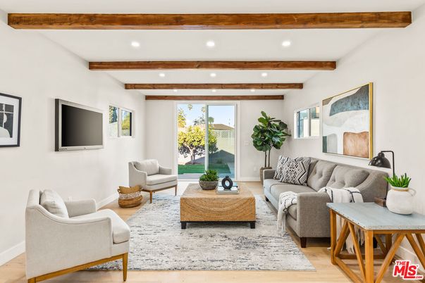Interior, Living room, Recessed Lighting, Wooden Beams, Wood Texture Flooring