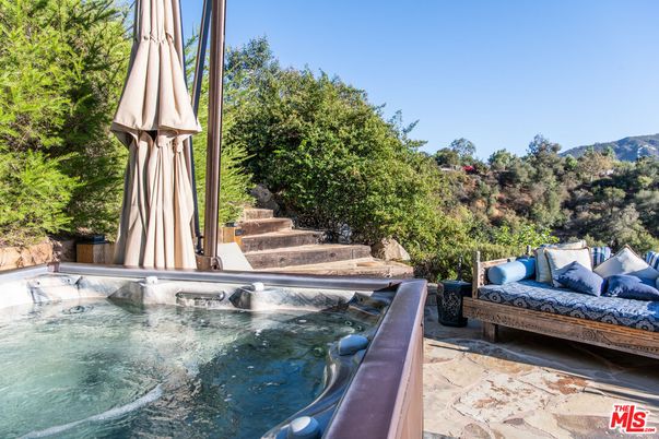 Exterior, Hot Tub