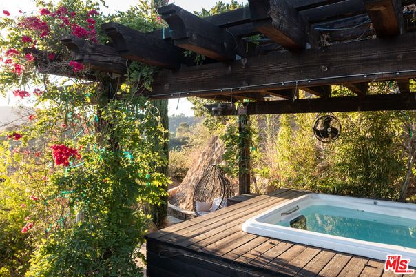 Exterior, Hot Tub