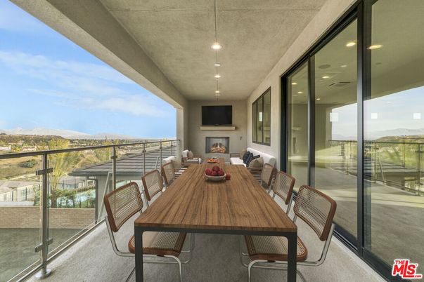 Dining room, Fireplace, Interior