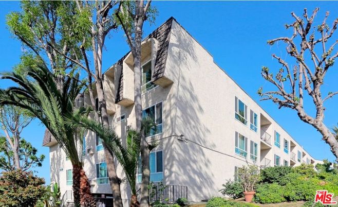 Exterior, Facade, Condo Building