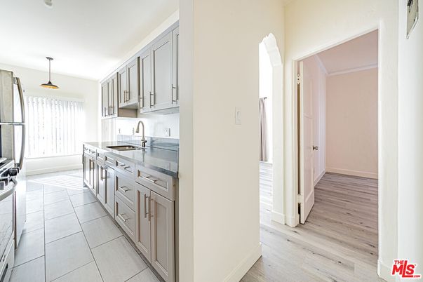 Interior, Kitchen, Pendant Lights, Wood Texture Flooring