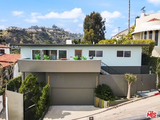 Attached, Exterior, Facade, Modern