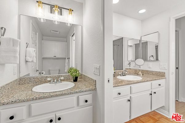 Bathroom, Dual Sink Vanities, Interior, Recessed Lighting