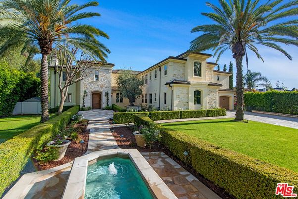 Backyard, Exterior, Facade, Pool, Mediterranean