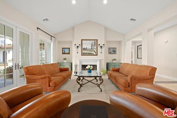 Fireplace, Interior, Living room, Recessed Lighting
