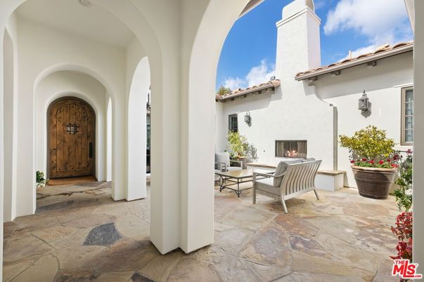 Exterior, Fireplace