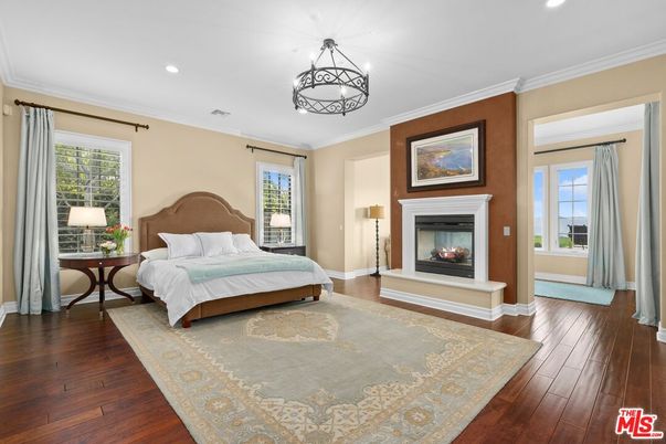 Bedroom, Fireplace, Interior, Recessed Lighting, Wood Texture Flooring