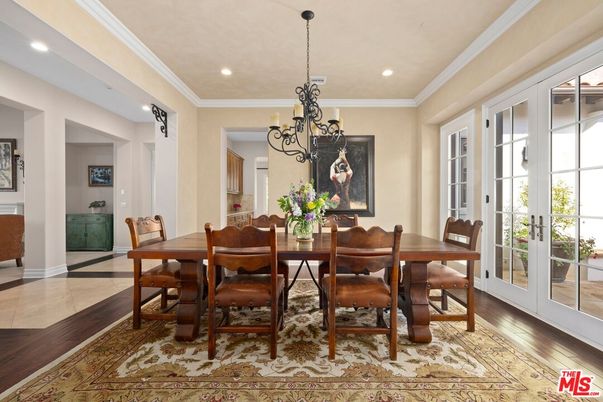 Chandelier, Dining room, Interior, Recessed Lighting, Wood Texture Flooring