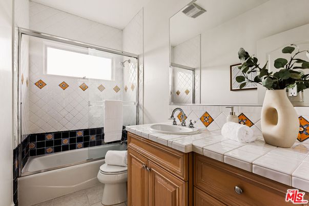 Bathroom, Interior, Tile Countertops