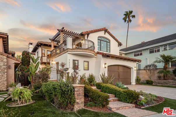 Attached, Exterior, Facade, Spanish Mediterranean