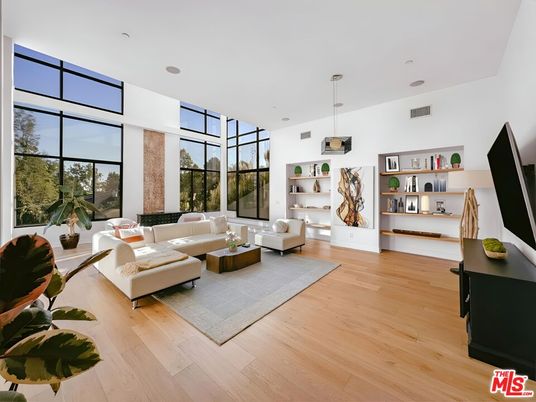 Interior, Living room, Pendant Lights, Recessed Lighting, Wood Texture Flooring
