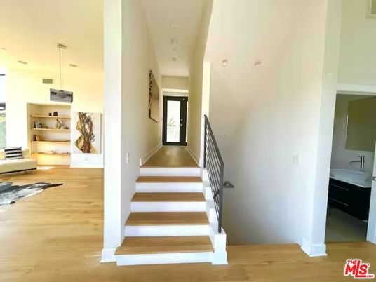 Interior, Pendant Lights, Recessed Lighting, Wood Texture Flooring
