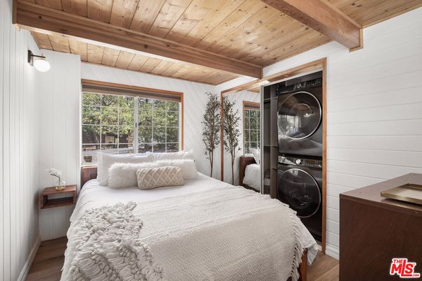 Bedroom, Interior, Utility Closets, Washer, Wooden Beams, Wooden Ceilings, Wood Texture Flooring