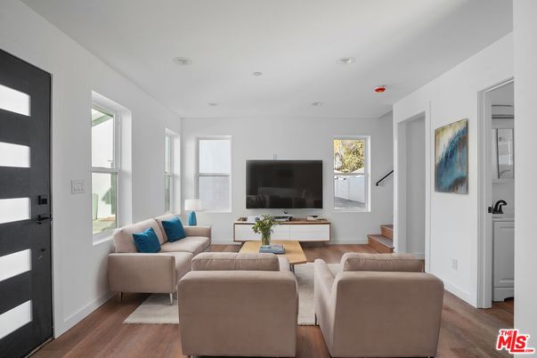 Interior, Living room, Recessed Lighting, Wood Texture Flooring