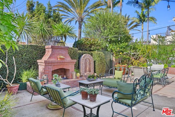 Exterior, Fireplace