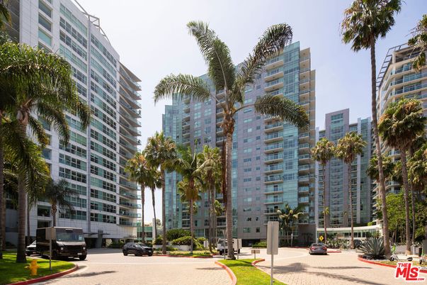 Exterior, Facade, Condo Building