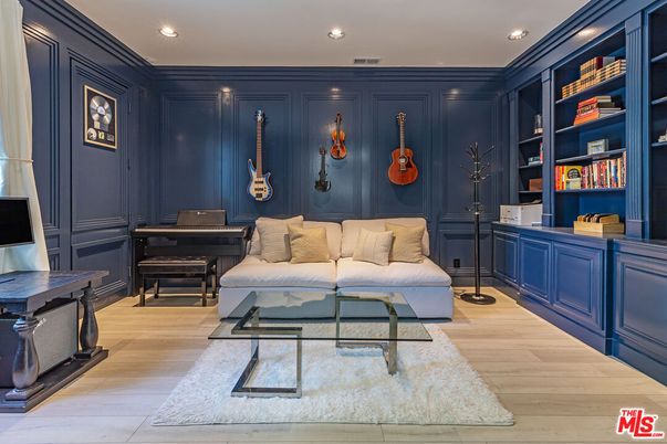 Interior, Piano, Recessed Lighting, Wood Texture Flooring
