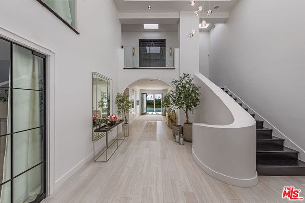 Interior, Pendant Lights, Wood Texture Flooring
