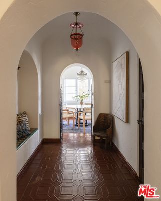 Chandelier, Dining room, Interior, Pendant Lights
