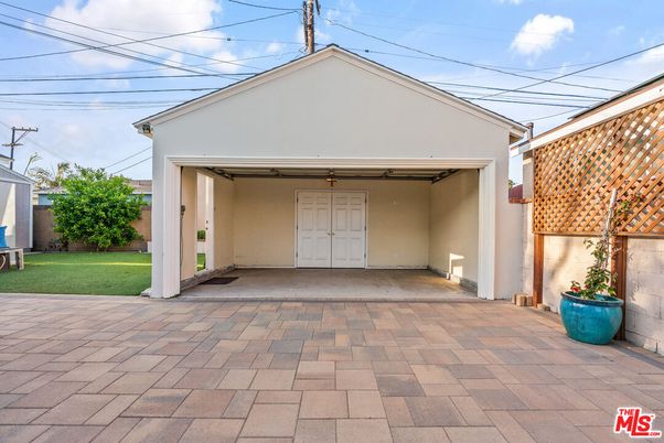 Detached Garage, Exterior