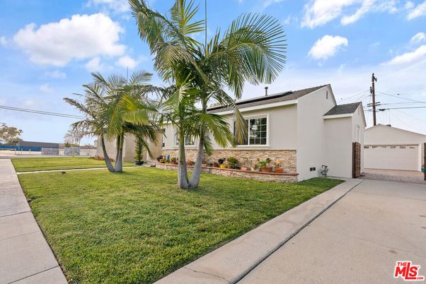 Backyard, Detached Garage, Exterior