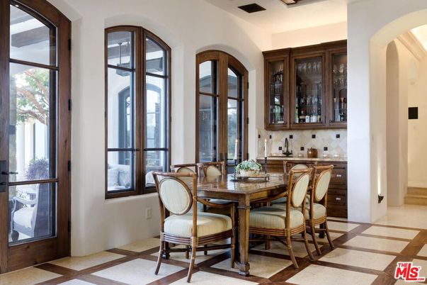 Dining room, Interior