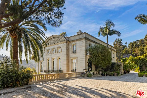 Exterior, Facade, French Provincial