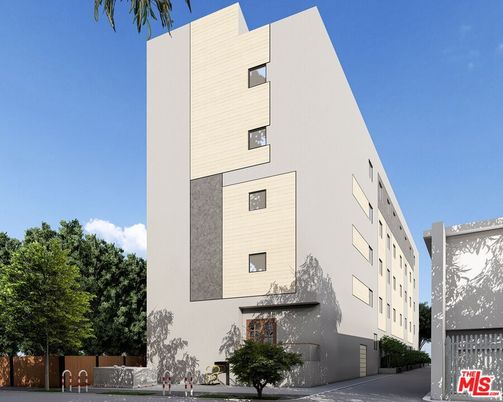 Exterior, Facade, Modern