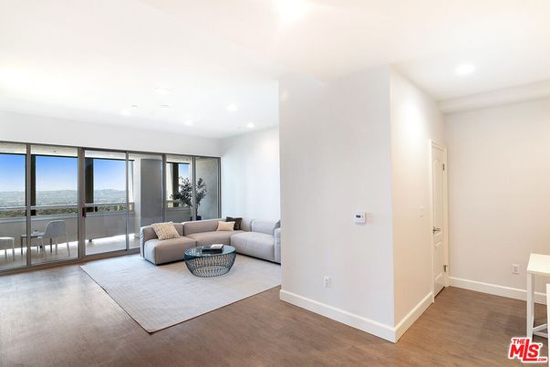 Interior, Living room, Recessed Lighting, Water, Wood Texture Flooring
