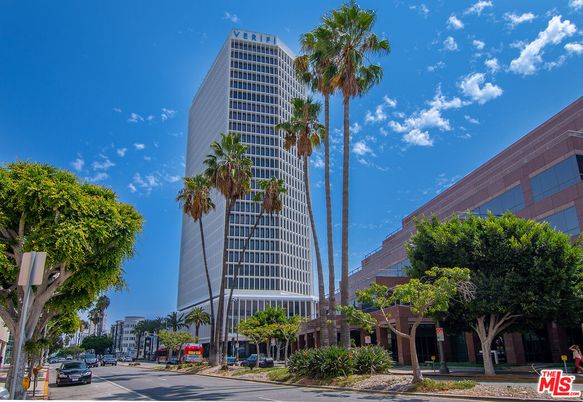 Exterior, Facade, Highrise